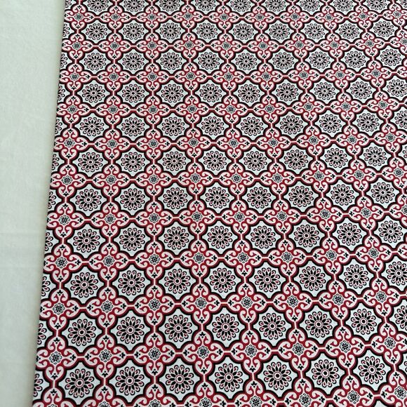 Red Blossom Lattice Floral Print Fabric 100% COTTON QUILTING FABRIC BTHY - Picture 2 of 3